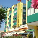 Parque Amendoeiras Apartmanhotel