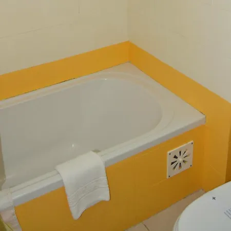アパートホテル Parque Amendoeiras 2*