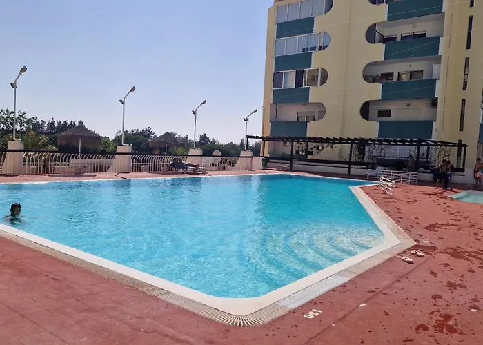 Parque Amendoeiras Βιλαμούρα